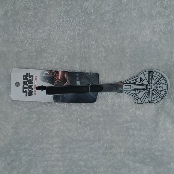 Disney Other - DISNEY Star Wars Silicone Tongs Millenium Falcon